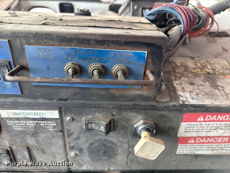 image for item EG8880 2007 Mack MR refuse truck