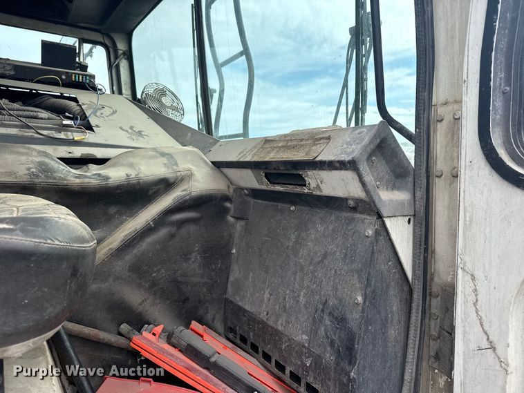 image for item EG8880 2007 Mack MR refuse truck