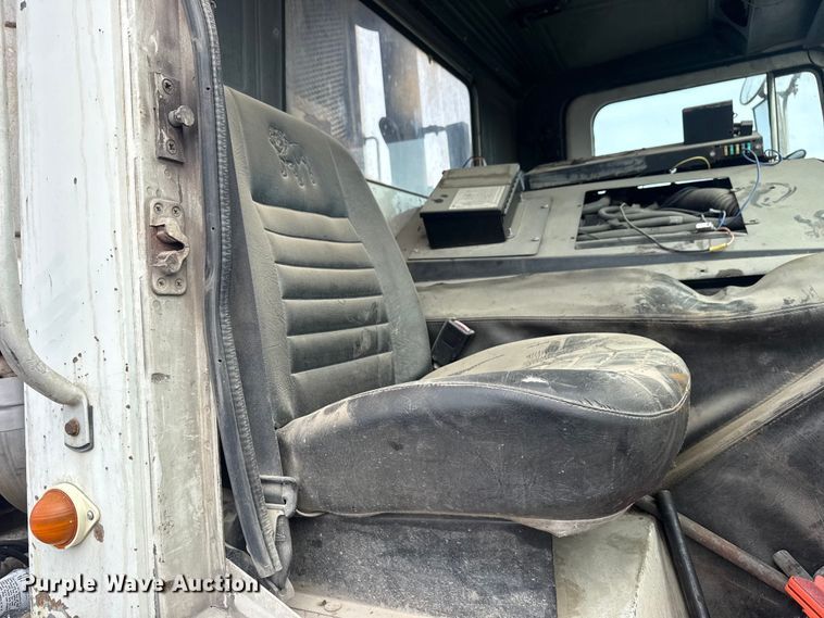 image for item EG8880 2007 Mack MR refuse truck