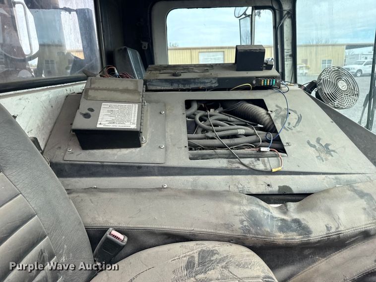 image for item EG8880 2007 Mack MR refuse truck