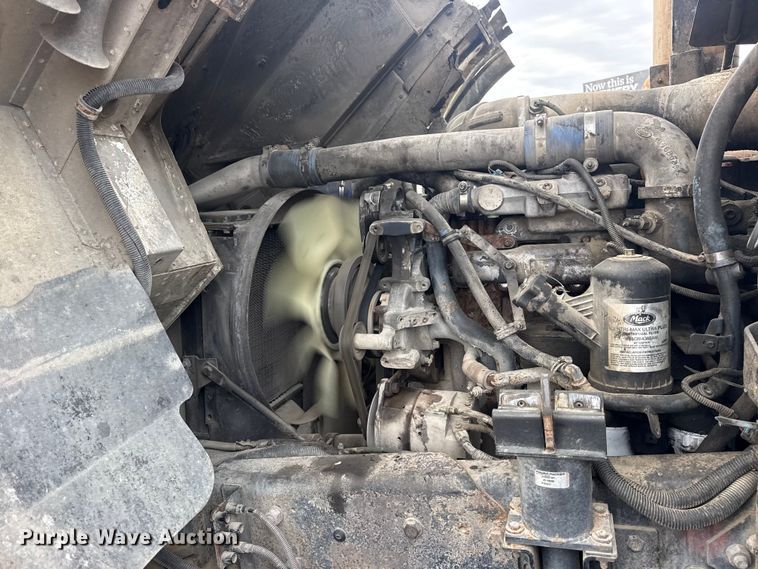 image for item EG8880 2007 Mack MR refuse truck