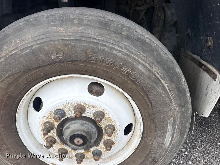 image for item EG8880 2007 Mack MR refuse truck