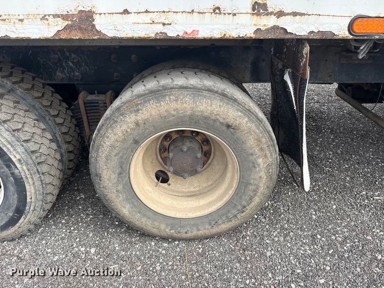 image for item EG8880 2007 Mack MR refuse truck