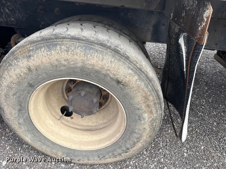 image for item EG8880 2007 Mack MR refuse truck