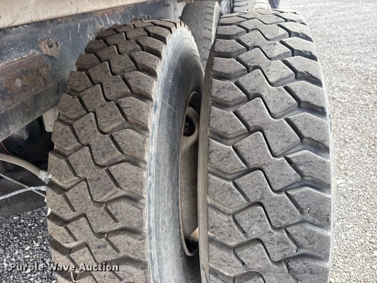 image for item EG8880 2007 Mack MR refuse truck