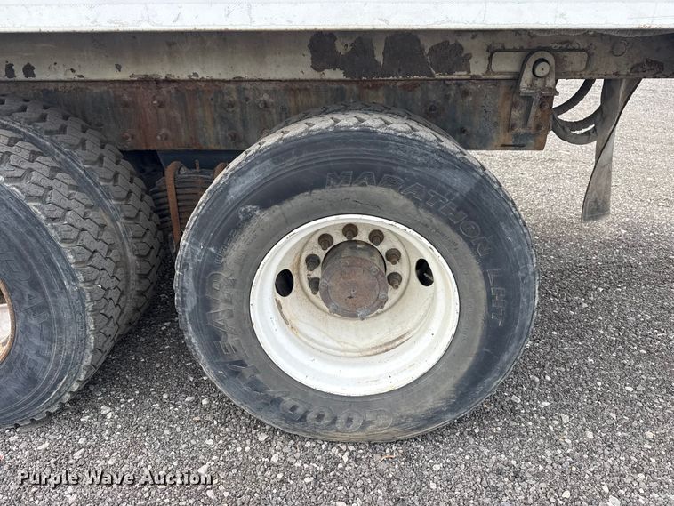 image for item EG8880 2007 Mack MR refuse truck