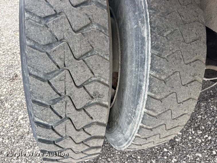 image for item EG8880 2007 Mack MR refuse truck