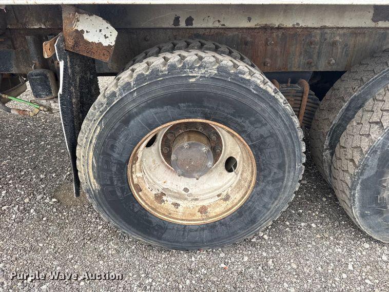 image for item EG8880 2007 Mack MR refuse truck