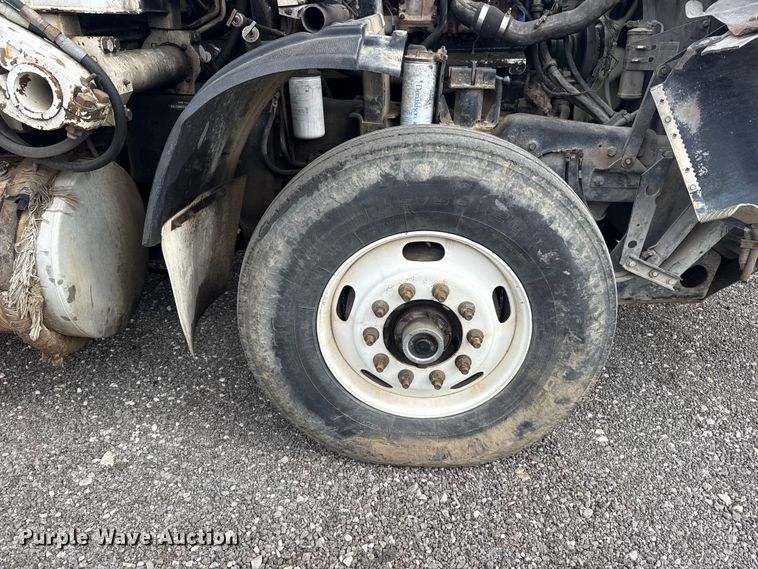 image for item EG8880 2007 Mack MR refuse truck