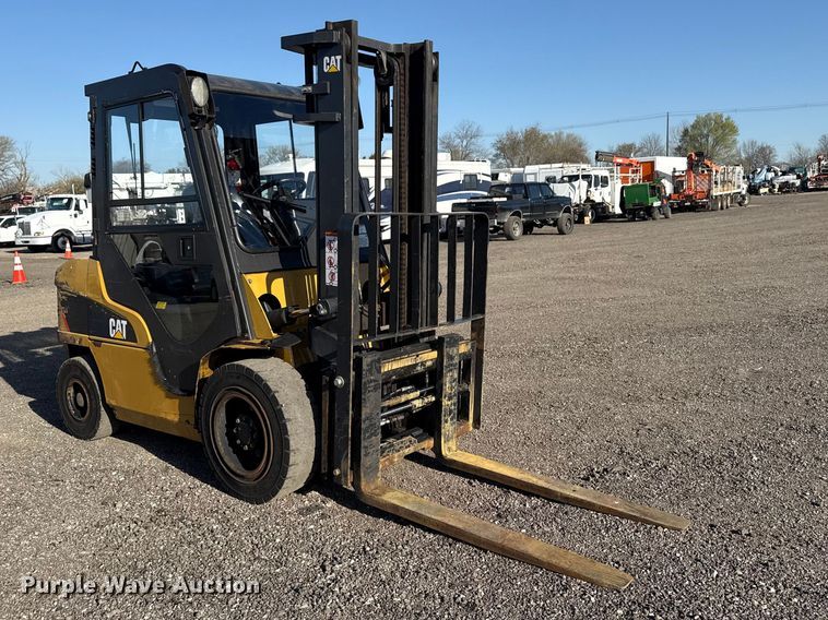 image for item EG8882 2017 Caterpillar DP30N forklift