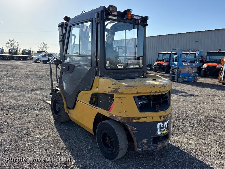 image for item EG8882 2017 Caterpillar DP30N forklift