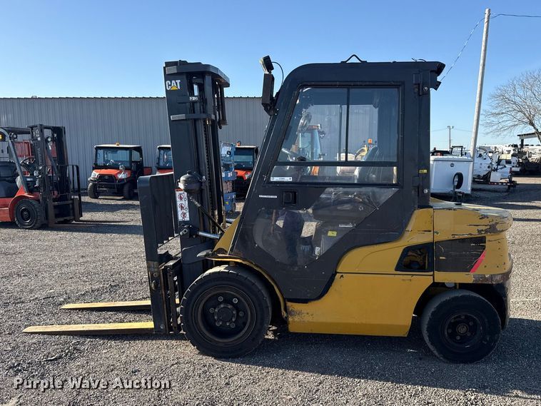 image for item EG8882 2017 Caterpillar DP30N forklift