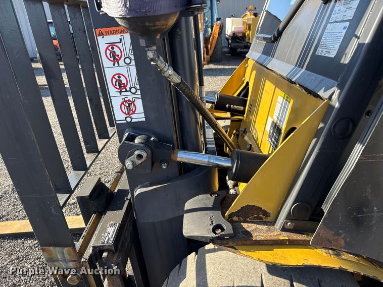 image for item EG8882 2017 Caterpillar DP30N forklift