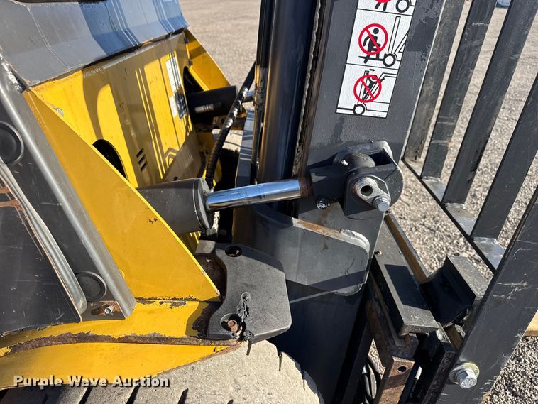 image for item EG8882 2017 Caterpillar DP30N forklift