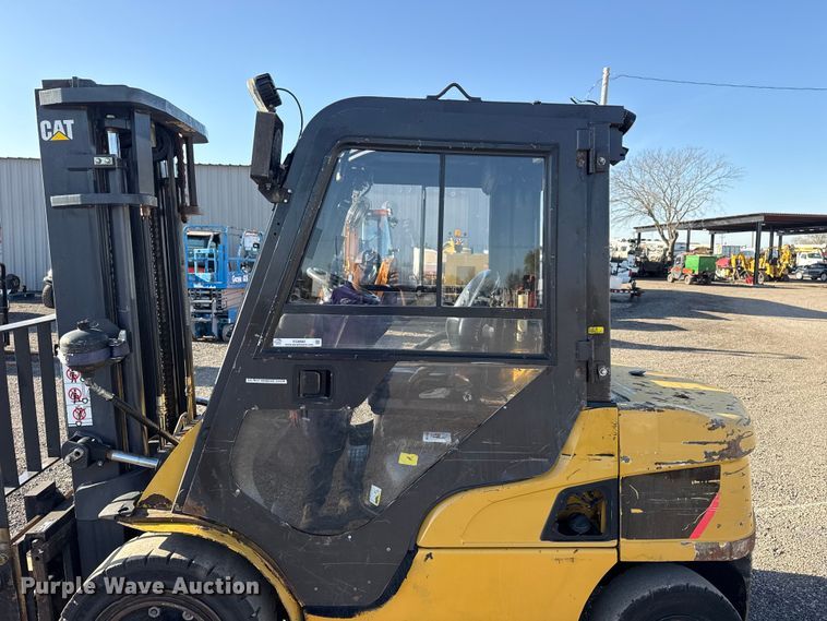 image for item EG8882 2017 Caterpillar DP30N forklift