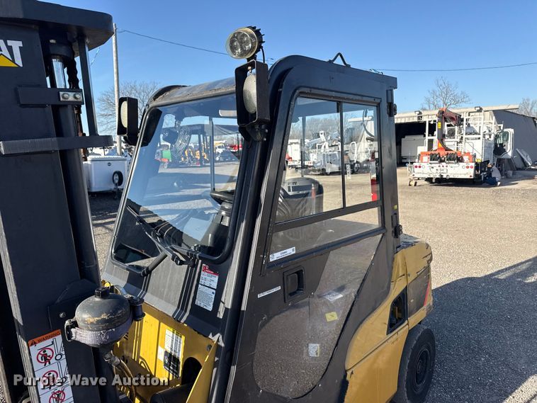 image for item EG8882 2017 Caterpillar DP30N forklift