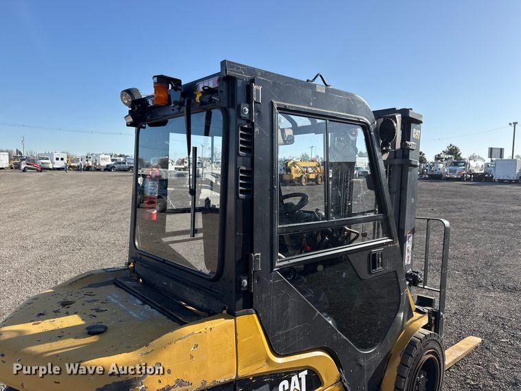 image for item EG8882 2017 Caterpillar DP30N forklift