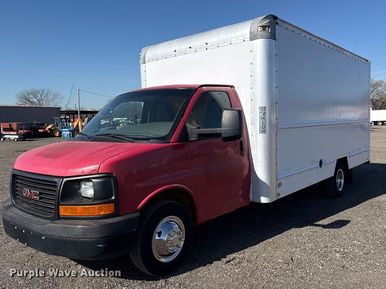 image for item EG8899 2014 GMC Savana box truck