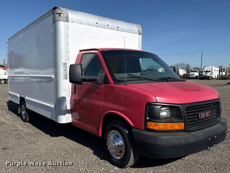 image for item EG8899 2014 GMC Savana box truck