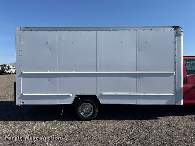 image for item EG8899 2014 GMC Savana box truck