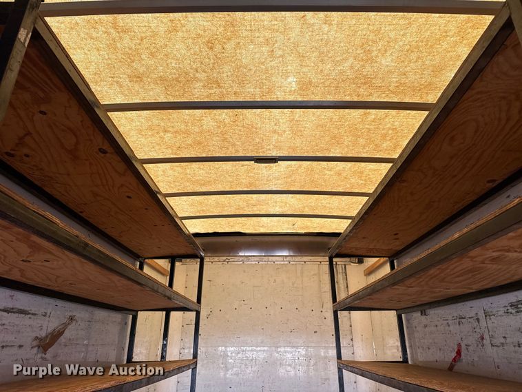 image for item EG8899 2014 GMC Savana box truck