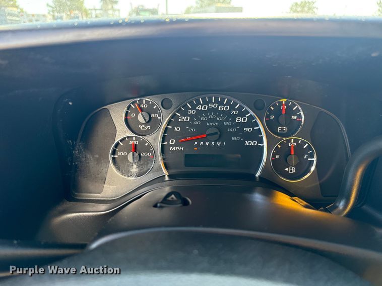 image for item EG8899 2014 GMC Savana box truck