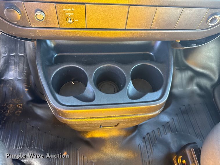 image for item EG8899 2014 GMC Savana box truck