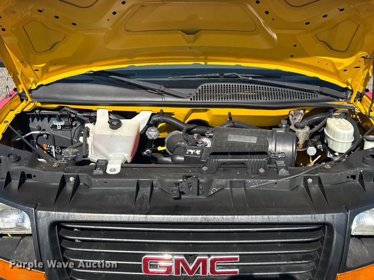 image for item EG8899 2014 GMC Savana box truck