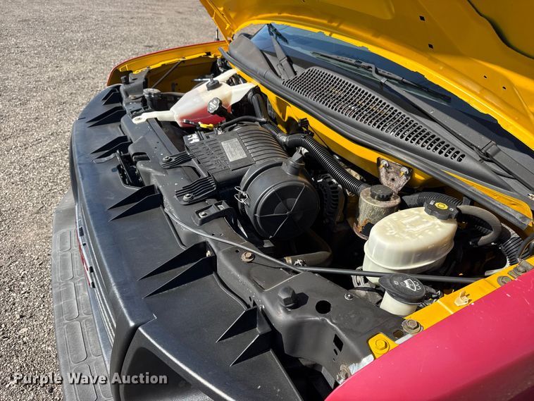 image for item EG8899 2014 GMC Savana box truck