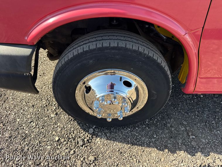 image for item EG8899 2014 GMC Savana box truck