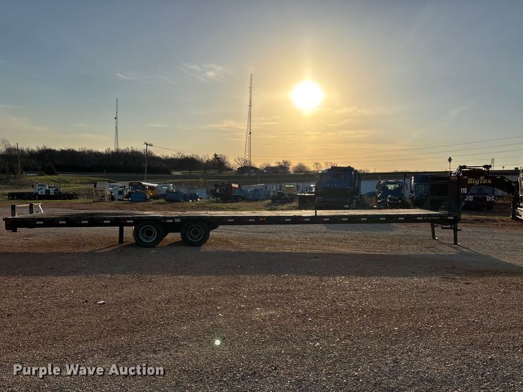 image for item EO4048 2013 Big Tex 22GN flatbed trailer