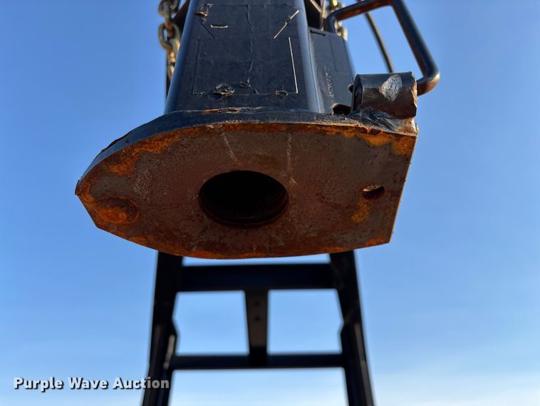 image for item EO4048 2013 Big Tex 22GN flatbed trailer