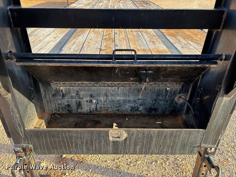 image for item EO4048 2013 Big Tex 22GN flatbed trailer