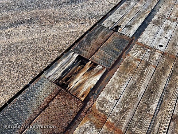 image for item EO4048 2013 Big Tex 22GN flatbed trailer