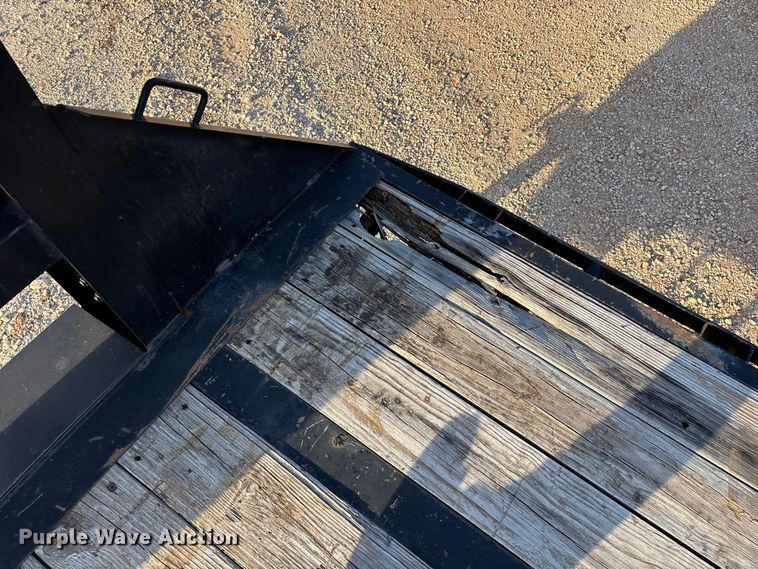 image for item EO4048 2013 Big Tex 22GN flatbed trailer