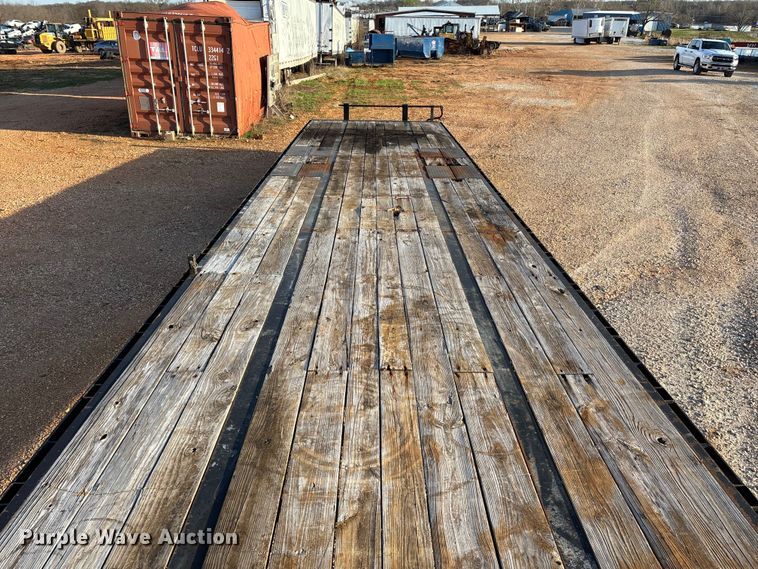 image for item EO4048 2013 Big Tex 22GN flatbed trailer