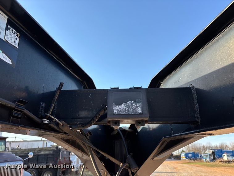 image for item EO4048 2013 Big Tex 22GN flatbed trailer