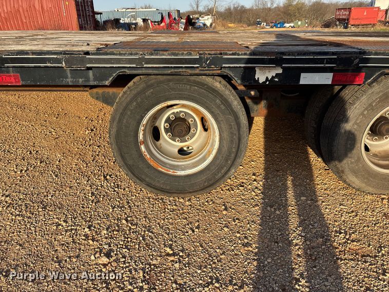 image for item EO4048 2013 Big Tex 22GN flatbed trailer