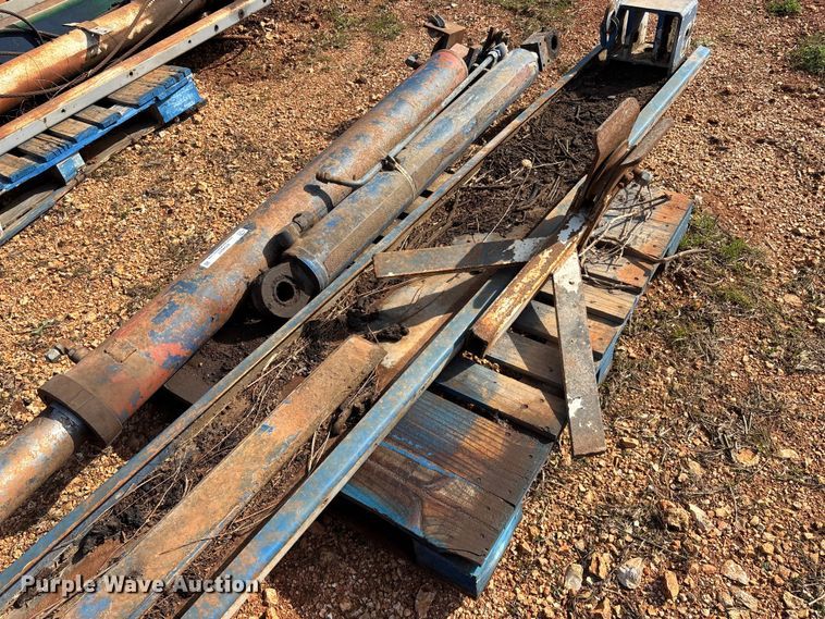 image for item EO4057 (2) refuse truck reaver cylinders