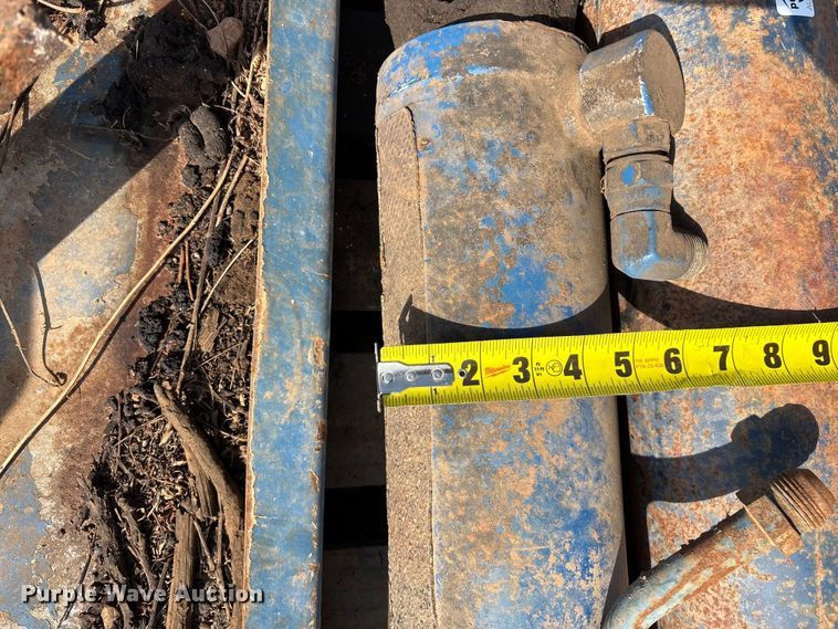 image for item EO4057 (2) refuse truck reaver cylinders