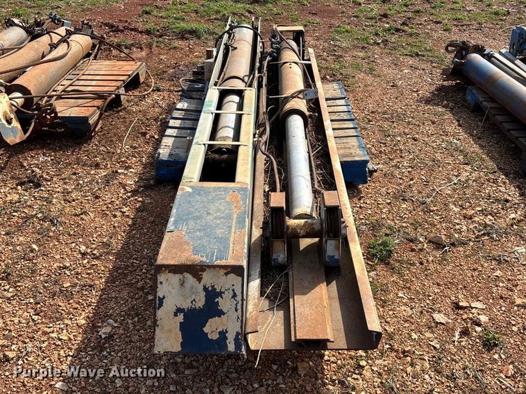 image for item EO4058 (2) refuse truck reaver cylinders