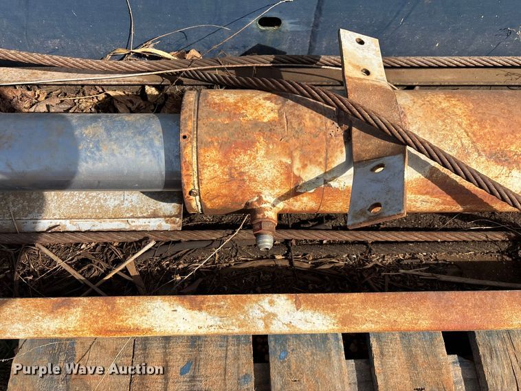 image for item EO4058 (2) refuse truck reaver cylinders