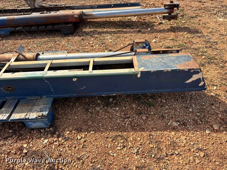 image for item EO4058 (2) refuse truck reaver cylinders