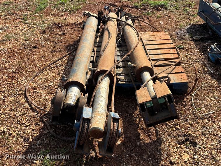 image for item EO4059 (3) refuse truck reaver cylinders