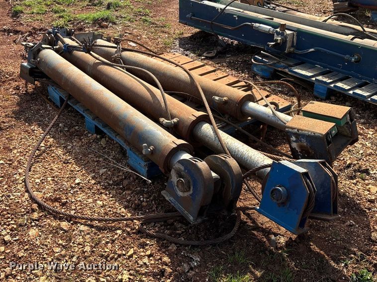 image for item EO4059 (3) refuse truck reaver cylinders