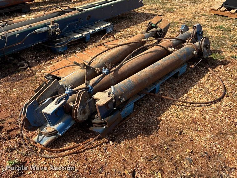 image for item EO4059 (3) refuse truck reaver cylinders