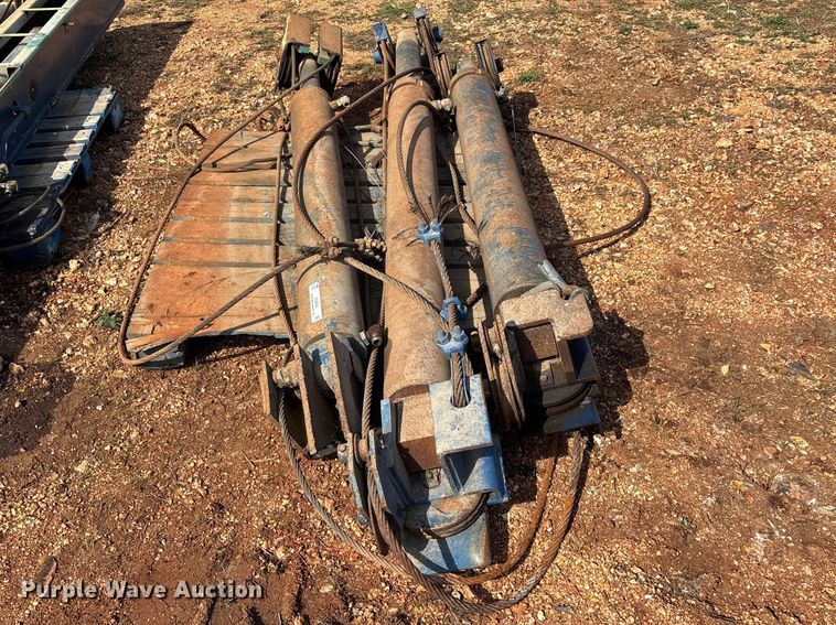 image for item EO4059 (3) refuse truck reaver cylinders