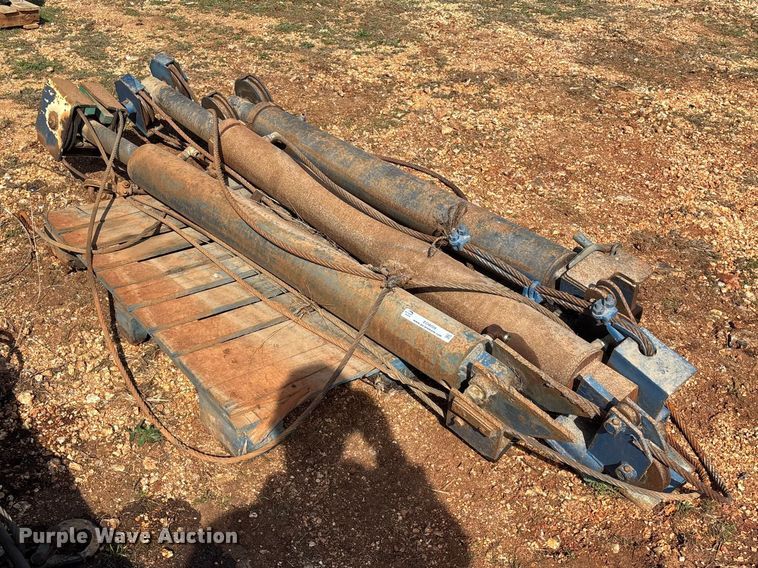 image for item EO4059 (3) refuse truck reaver cylinders