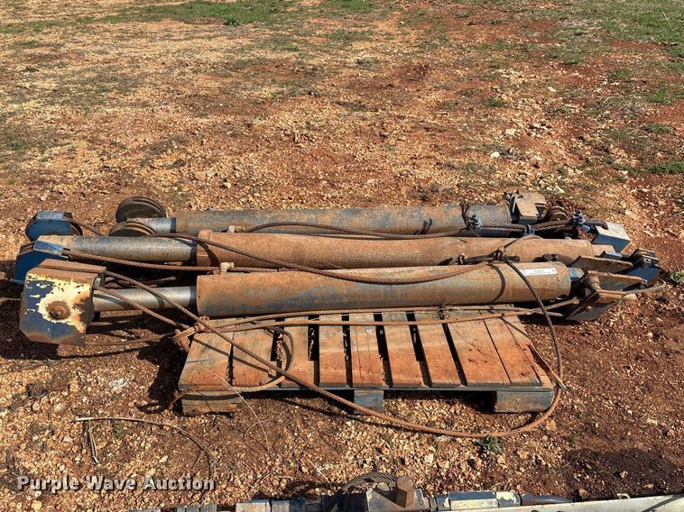 image for item EO4059 (3) refuse truck reaver cylinders