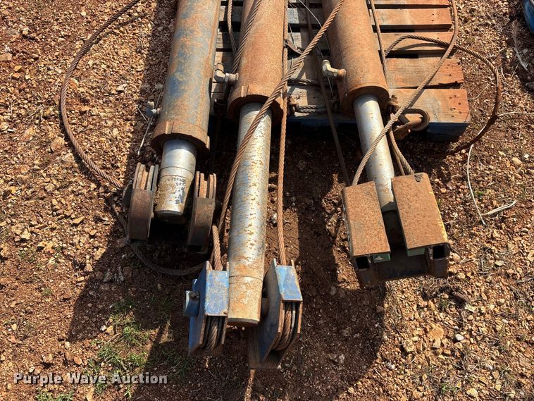 image for item EO4059 (3) refuse truck reaver cylinders